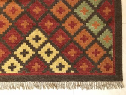 Red Chevron Motif Rug 4x6’ - Image 4